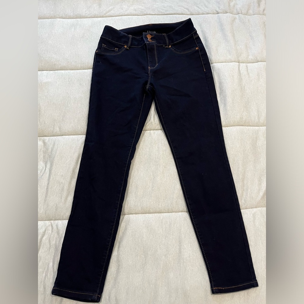 D. Jeans skinny jeans size 6